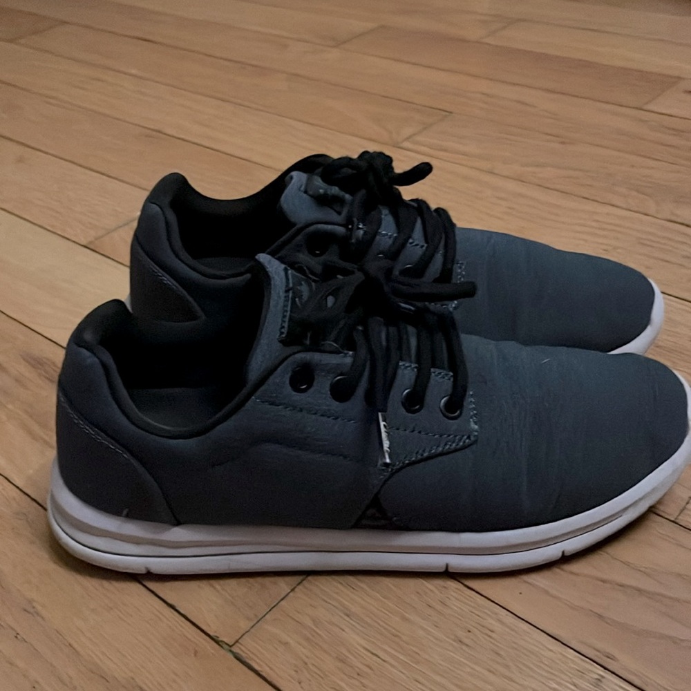 Travis Mathew The Daily 2 Woven Shoe
Size 8.5 Color: “Heather Vintage Indigo”